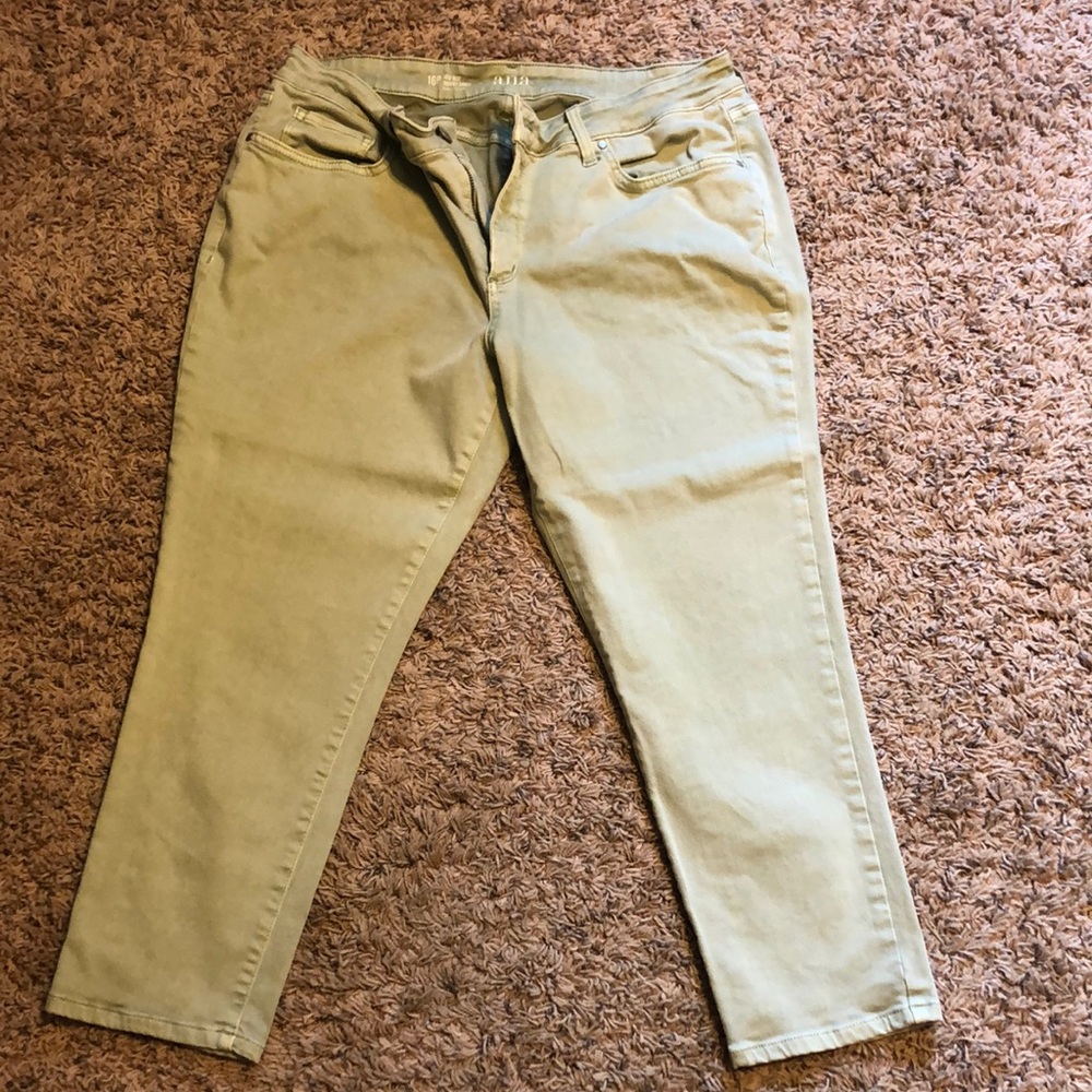 a.n.a. Women’s mint green ankle jeans